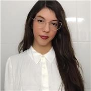 Me defino como una persona especializada en el mundo del arte. Mi enfoque se centra en adaptarme a las necesidades individuales de los alumnos, ya sea en sesiones uno a uno o en grupos. Mi pasión es ayudar a mis estudiantes a desarrollar su creatividad